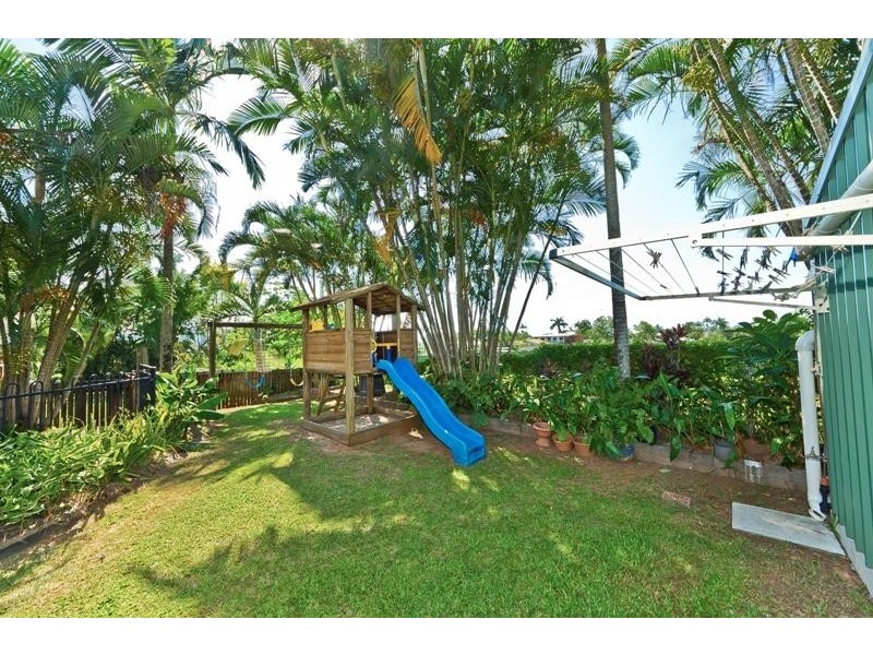 3 Summer Hill Drive, Mooroobool QLD 4870