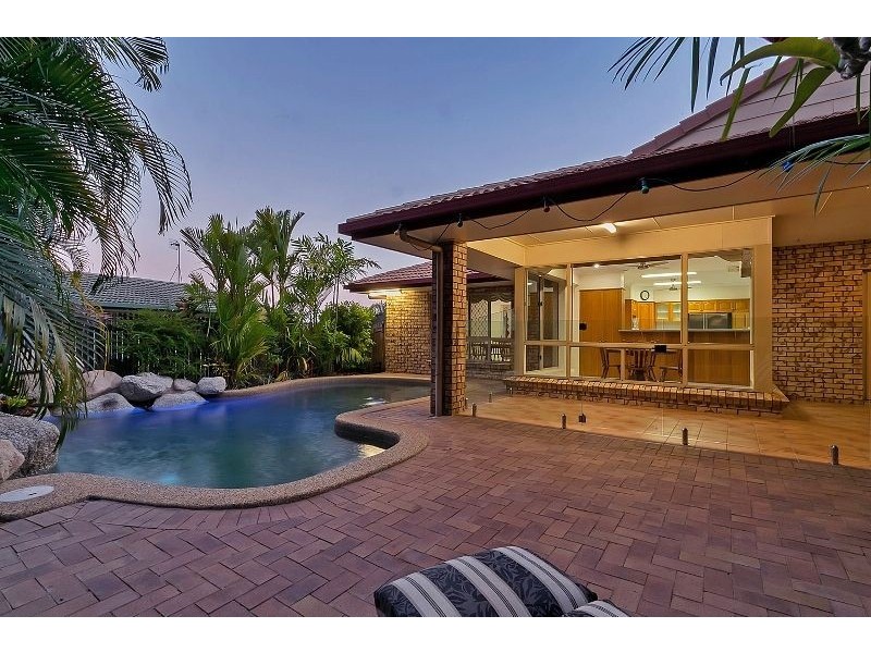 11 Olfersia Court, Mooroobool QLD 4870