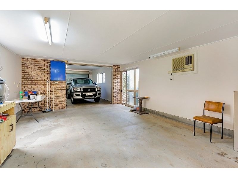 11 Olfersia Court, Mooroobool QLD 4870