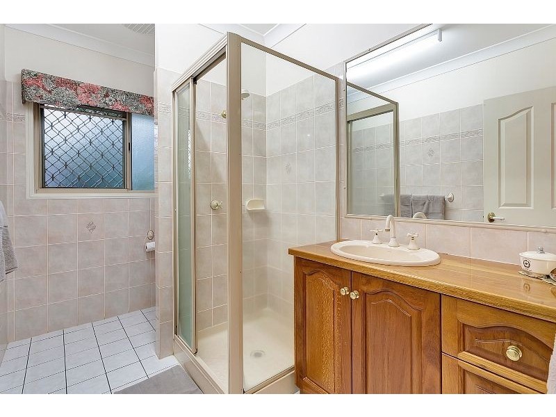 11 Olfersia Court, Mooroobool QLD 4870