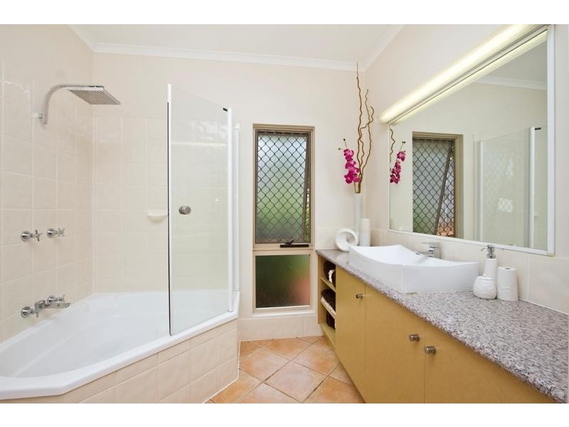 19 Guthrie Place, Bentley Park QLD 4869