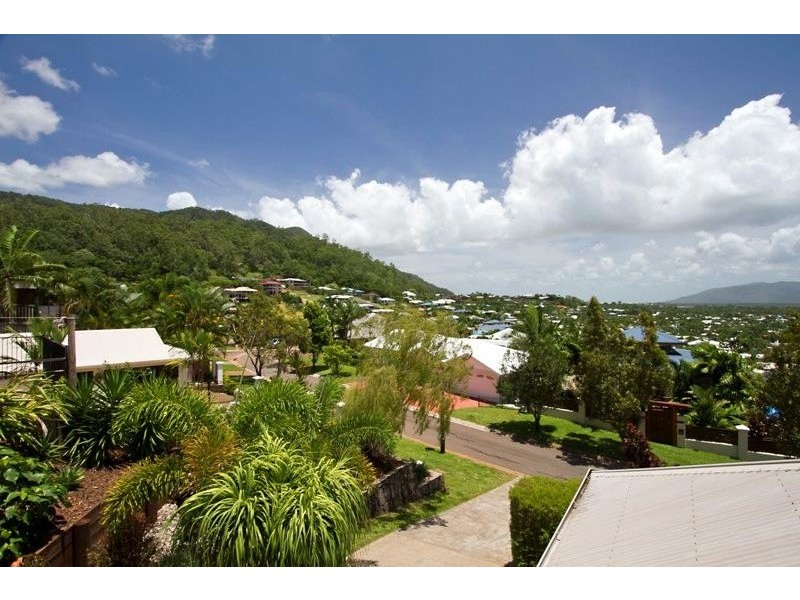 19 Guthrie Place, Bentley Park QLD 4869