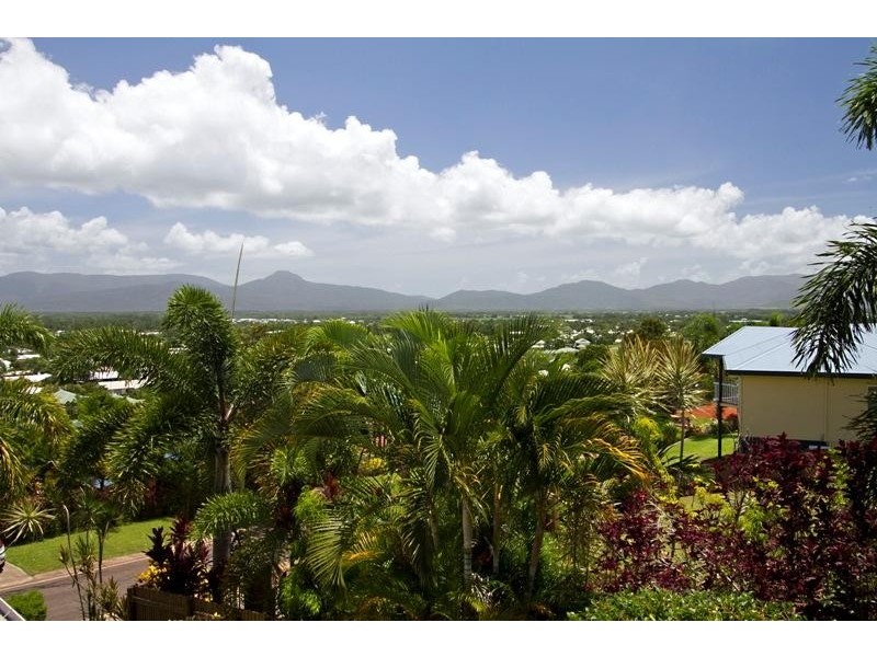 19 Guthrie Place, Bentley Park QLD 4869