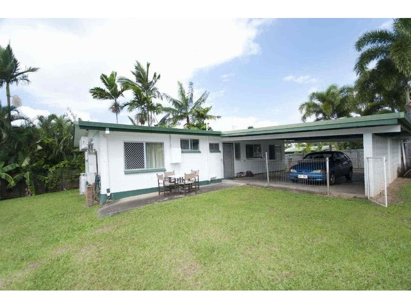 20 Serissa Street, Mooroobool QLD 4870