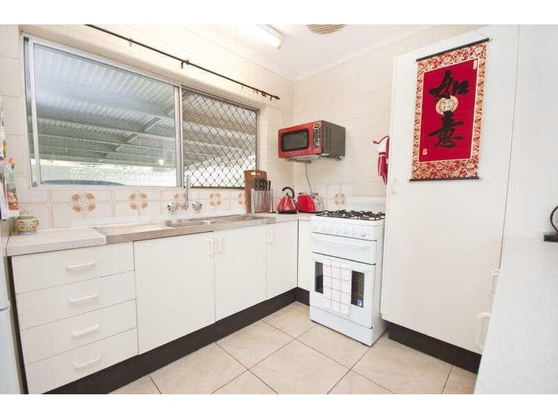 20 Serissa Street, Mooroobool QLD 4870