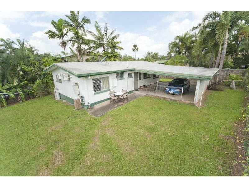 20 Serissa Street, Mooroobool QLD 4870