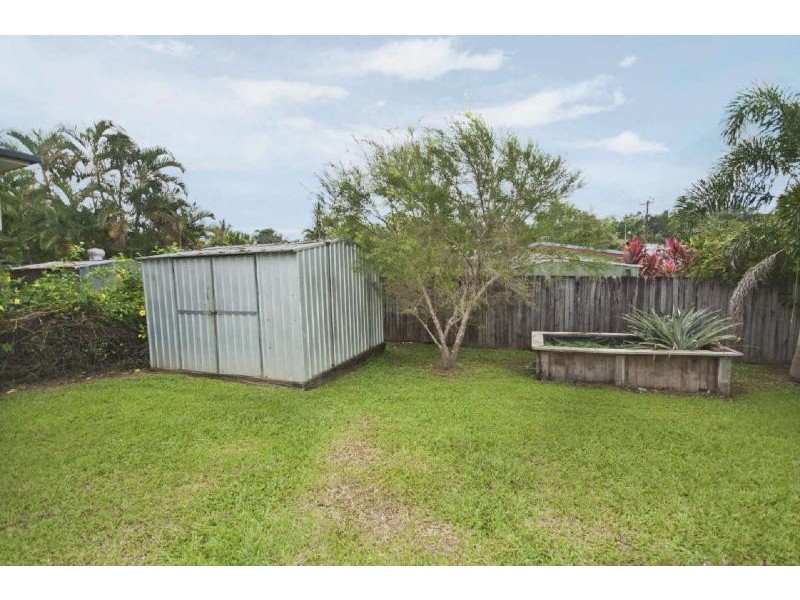 20 Serissa Street, Mooroobool QLD 4870
