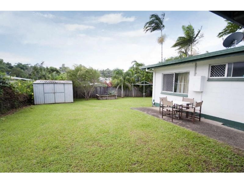 20 Serissa Street, Mooroobool QLD 4870
