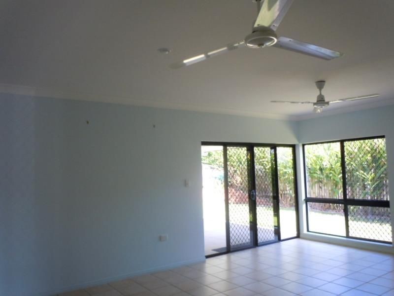 7 Tradewinds Close, Redlynch QLD 4870