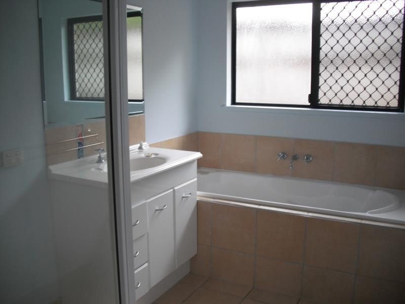 7 Tradewinds Close, Redlynch QLD 4870