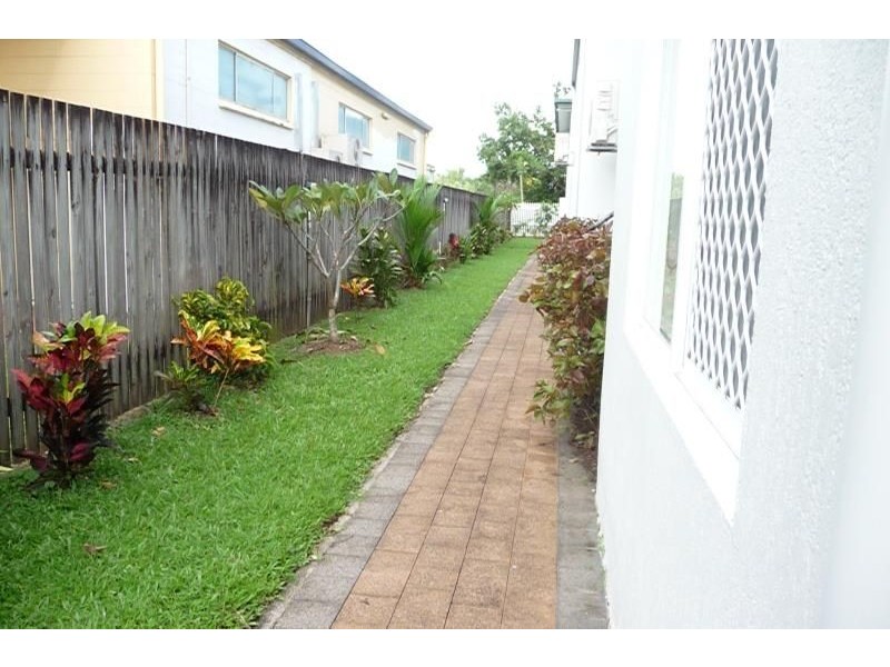 8/20 Pioneer Street, Manoora QLD 4870