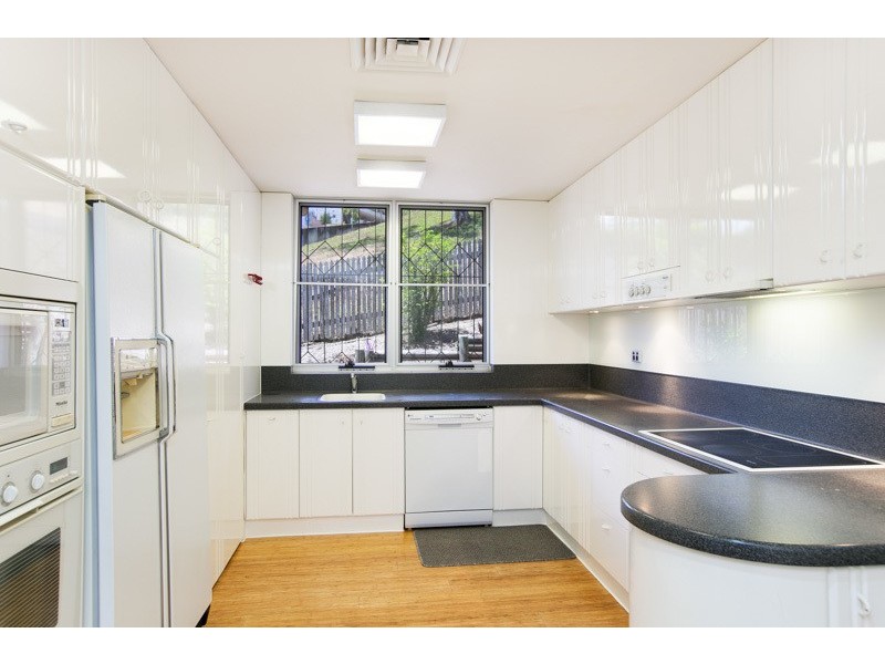 11 Woodmont Place, Mooroobool QLD 4870