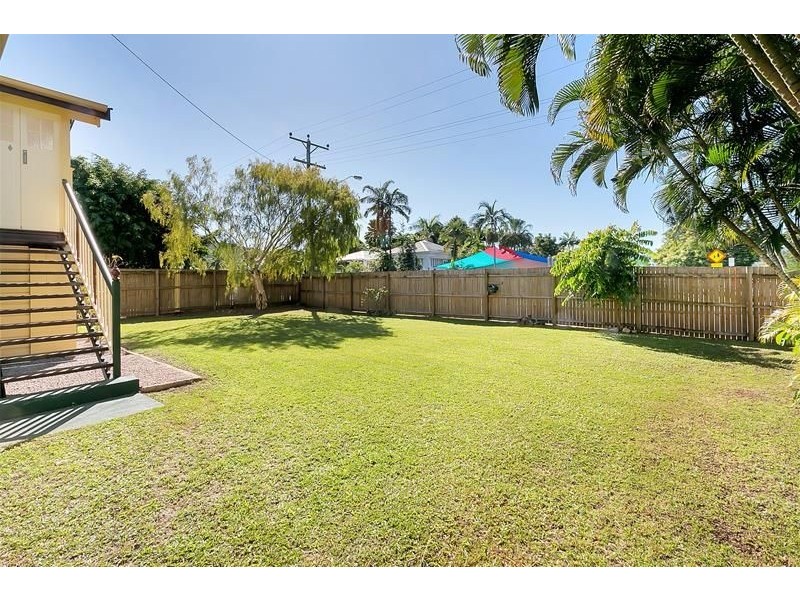 281 Pease Street, Edge Hill QLD 4870