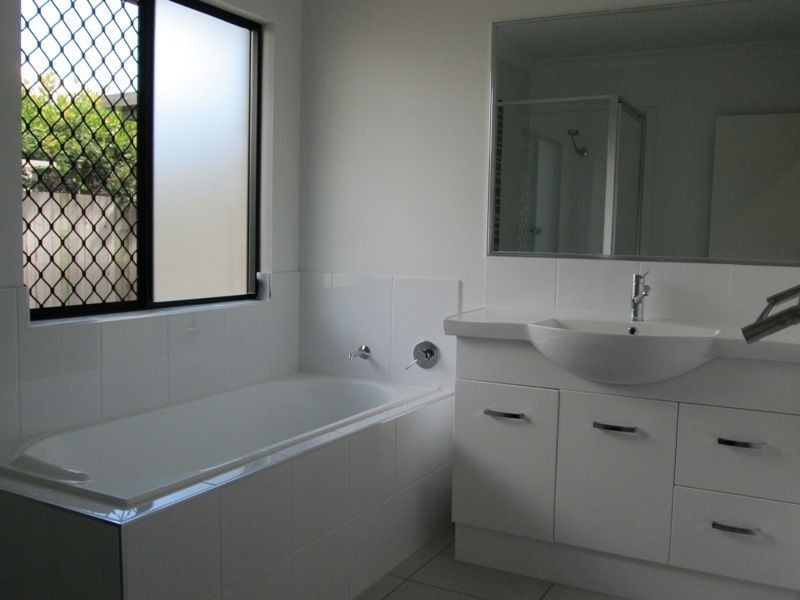 36 Moojeeba Way, Trinity Park QLD 4879