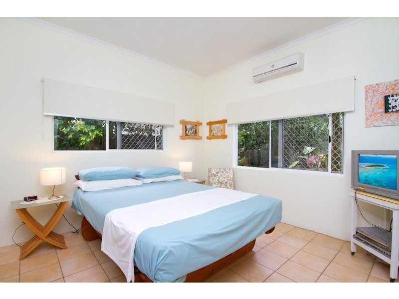 9 Gerbera Street, Holloways Beach QLD 4878