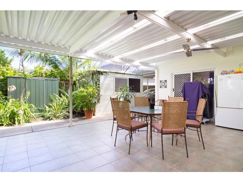 9 Gerbera Street, Holloways Beach QLD 4878