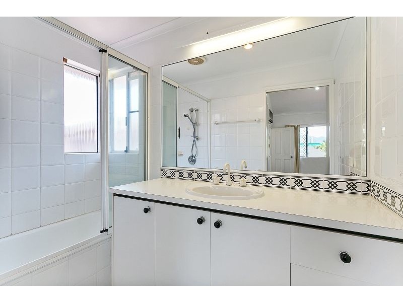 6/67 Digger Street, Cairns North QLD 4870