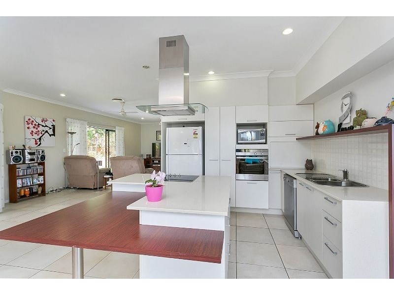 1 Charnley Avenue, Bentley Park QLD 4869