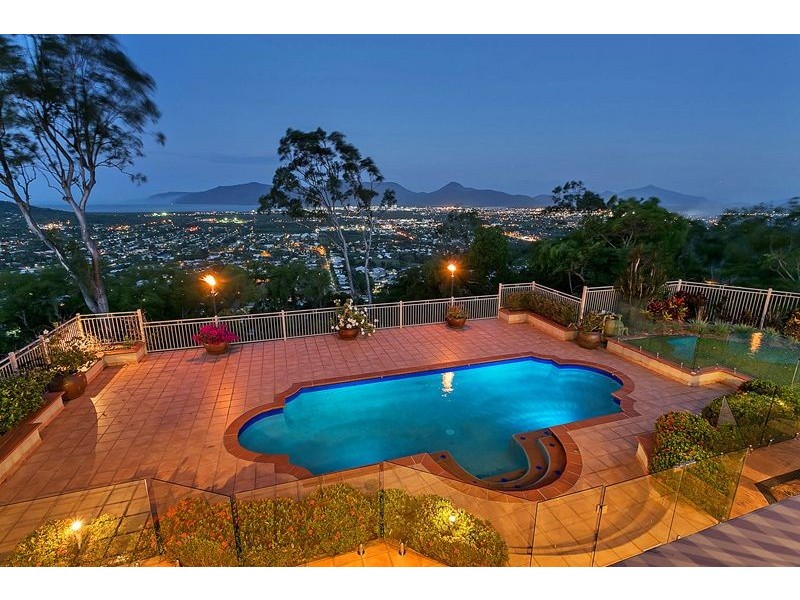 4 The Peak, Brinsmead QLD 4870