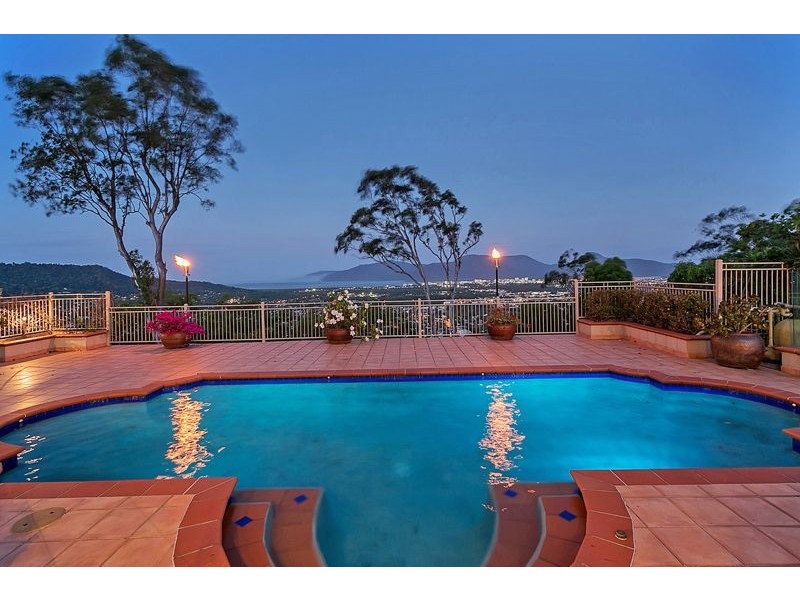 4 The Peak, Brinsmead QLD 4870