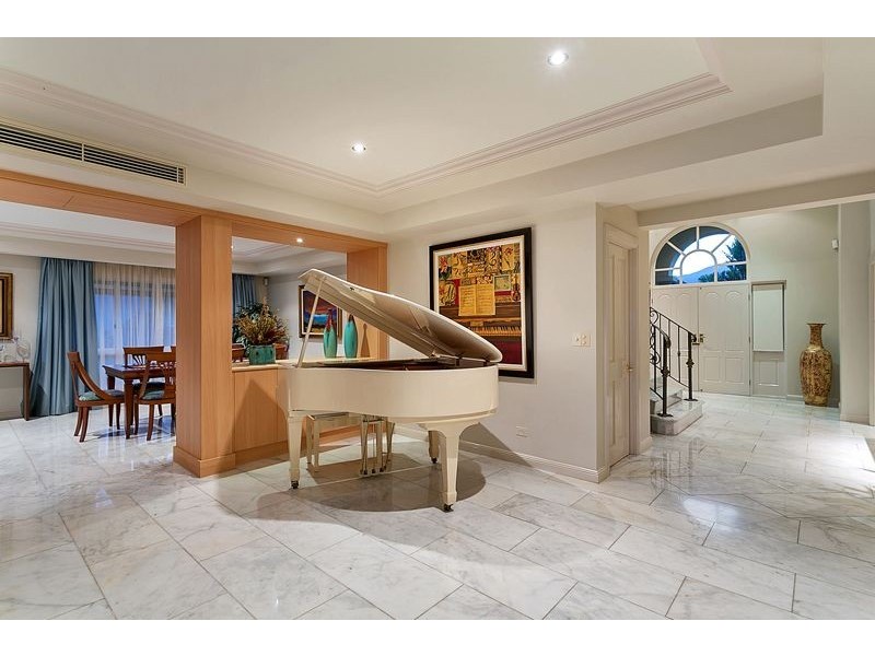 4 The Peak, Brinsmead QLD 4870