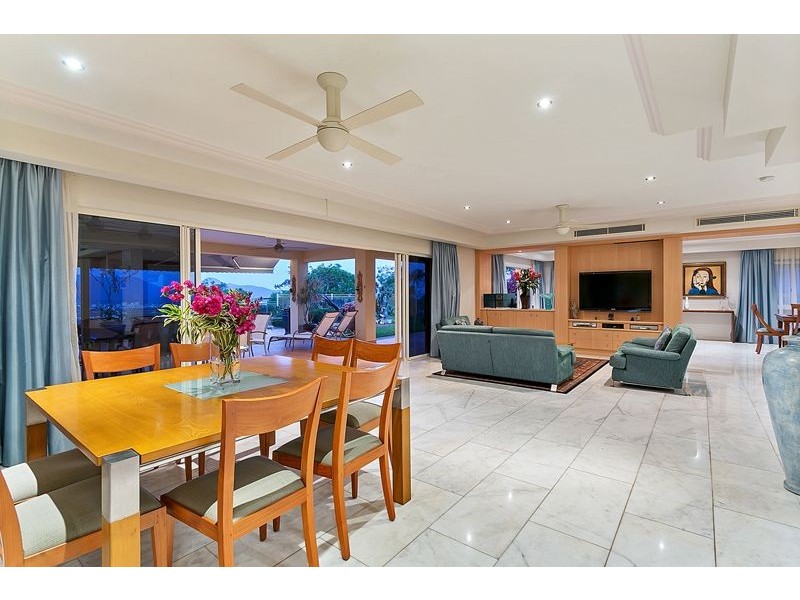 4 The Peak, Brinsmead QLD 4870