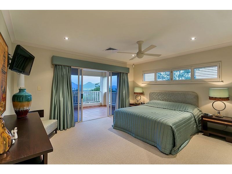 4 The Peak, Brinsmead QLD 4870