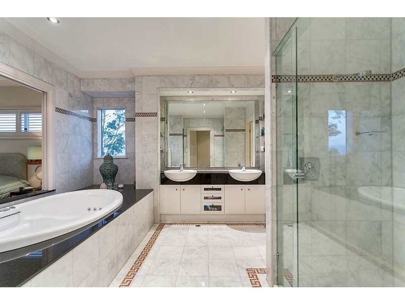 4 The Peak, Brinsmead QLD 4870