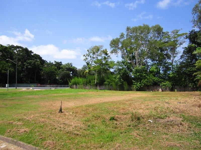 86 Hayward Street, Mooroobool QLD 4870