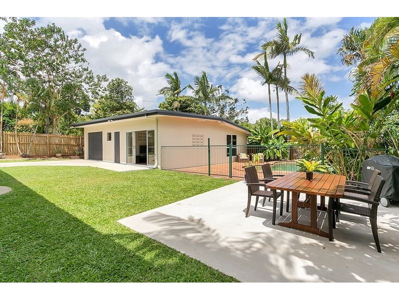 9 Mona Street, Whitfield QLD 4870