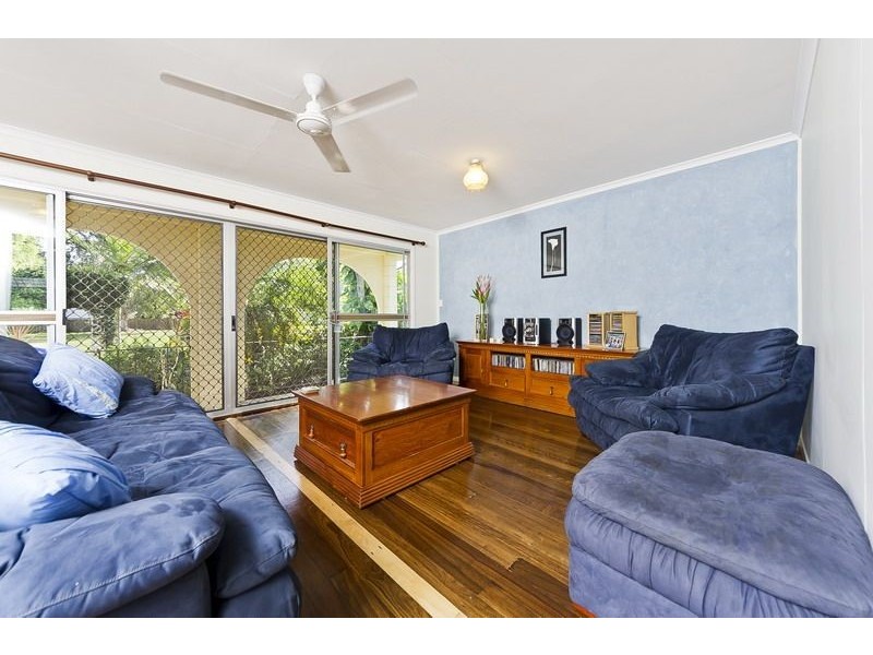 42 Hayward Street, Mooroobool QLD 4870