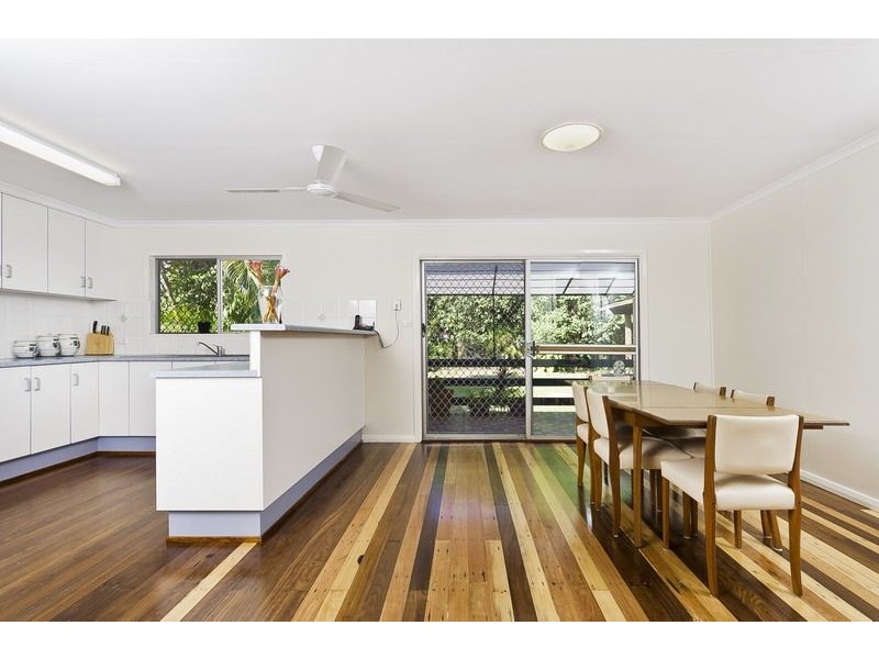 42 Hayward Street, Mooroobool QLD 4870