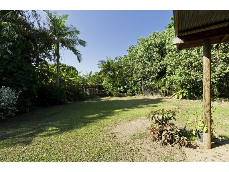 42 Hayward Street, Mooroobool QLD 4870