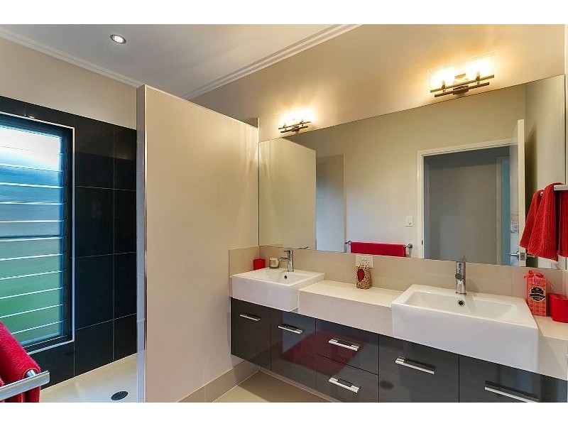 69 McFarlane Drive, Kanimbla QLD 4870