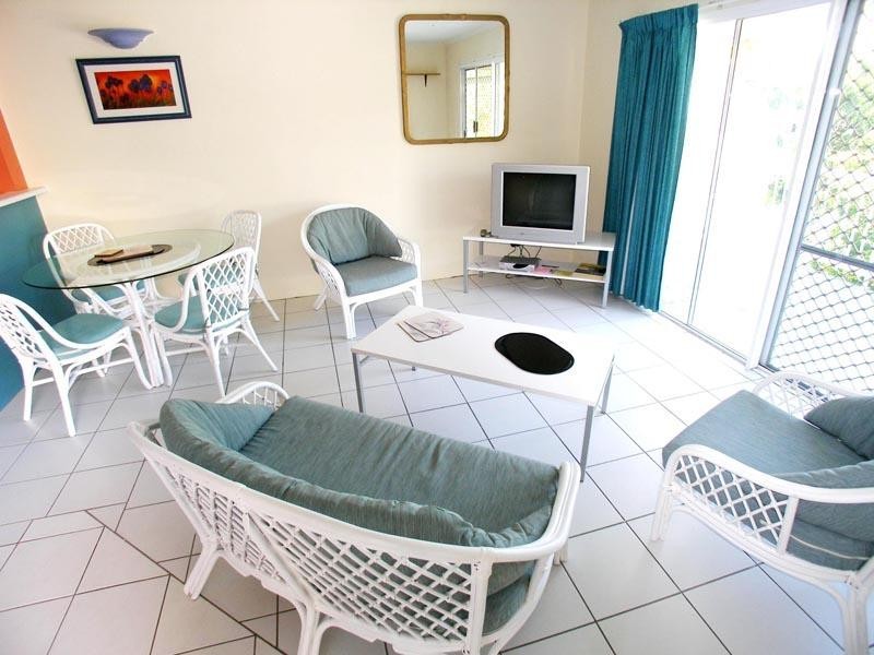 20/1 Poinciana Street, Holloways Beach QLD 4878