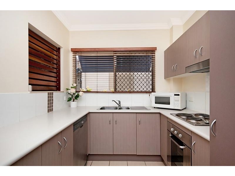 203/2-8 Centenary Close, Manoora QLD 4870