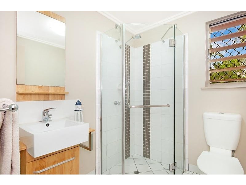 203/2-8 Centenary Close, Manoora QLD 4870