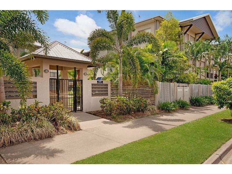 203/2-8 Centenary Close, Manoora QLD 4870