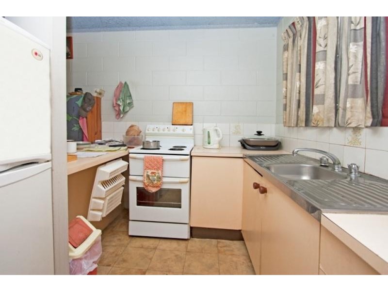 2/173 Mayers Street, Manoora QLD 4870