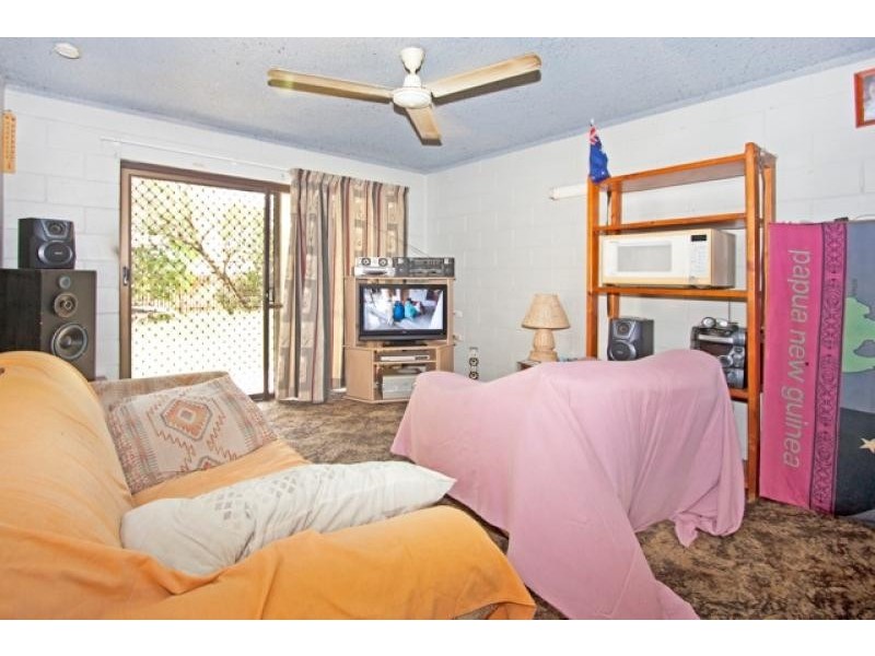 2/173 Mayers Street, Manoora QLD 4870