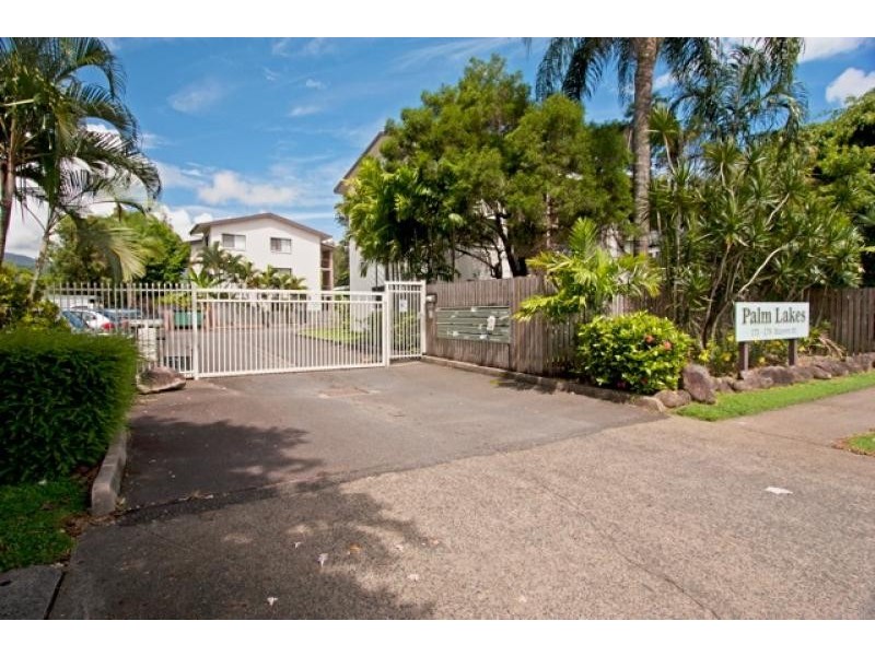 2/173 Mayers Street, Manoora QLD 4870