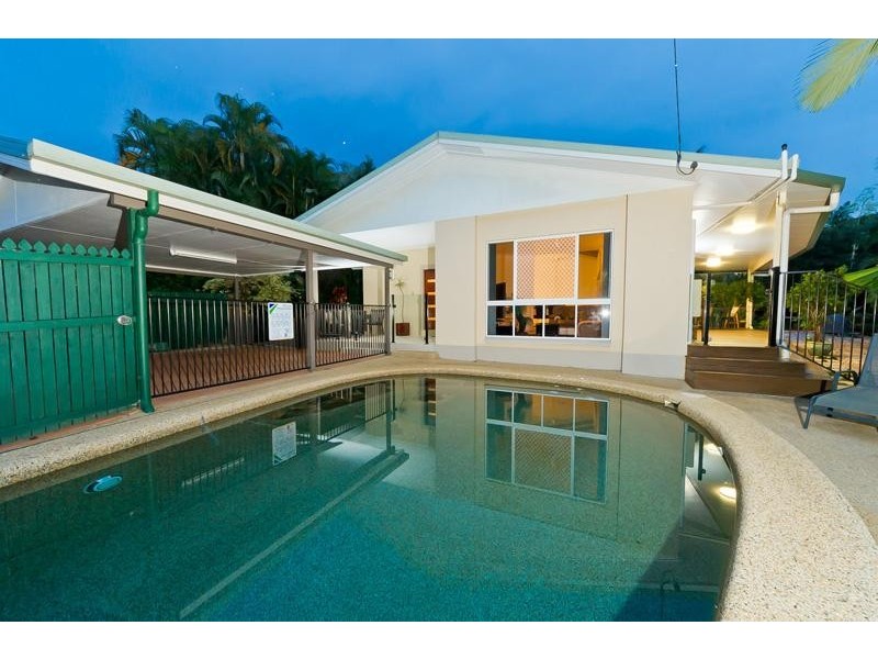 7 Cassandra Close, Mooroobool QLD 4870