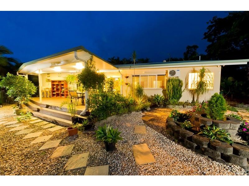 7 Cassandra Close, Mooroobool QLD 4870