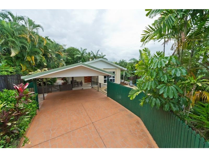 7 Cassandra Close, Mooroobool QLD 4870