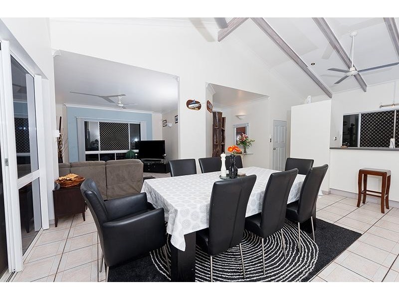 7 Cassandra Close, Mooroobool QLD 4870