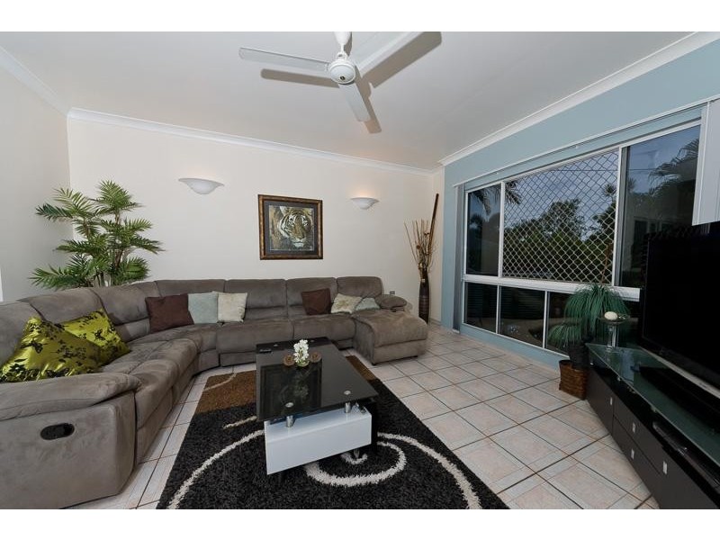 7 Cassandra Close, Mooroobool QLD 4870