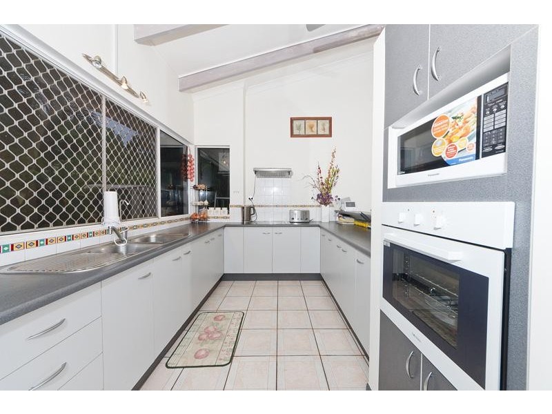 7 Cassandra Close, Mooroobool QLD 4870