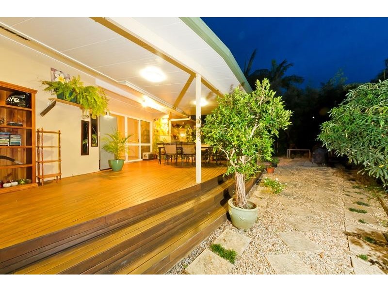 7 Cassandra Close, Mooroobool QLD 4870