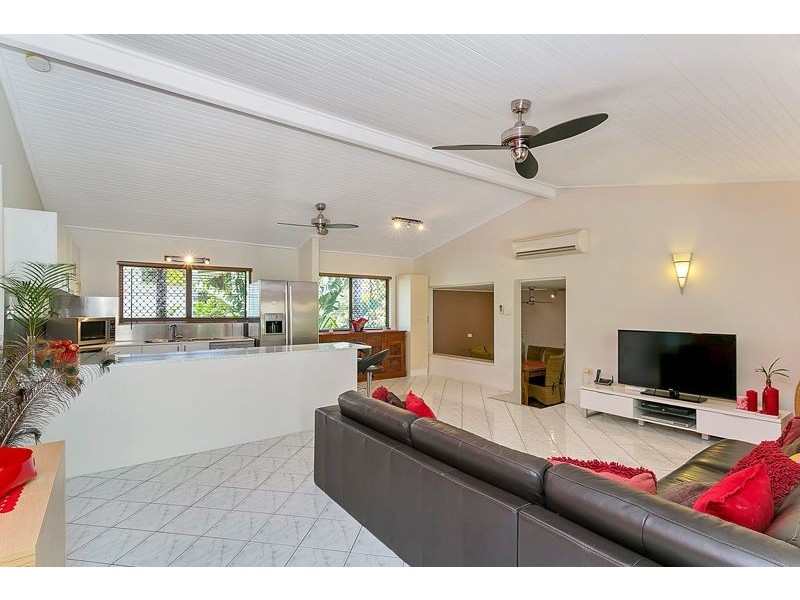 10 Cicero Close, Mooroobool QLD 4870