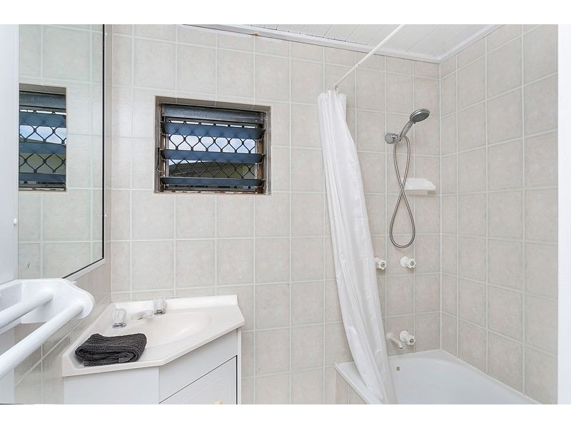 10 Cicero Close, Mooroobool QLD 4870